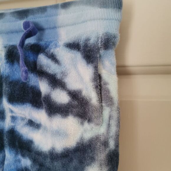 2/$20 Gap terry cloth shorts 12-18 m - Picture 2 of 4